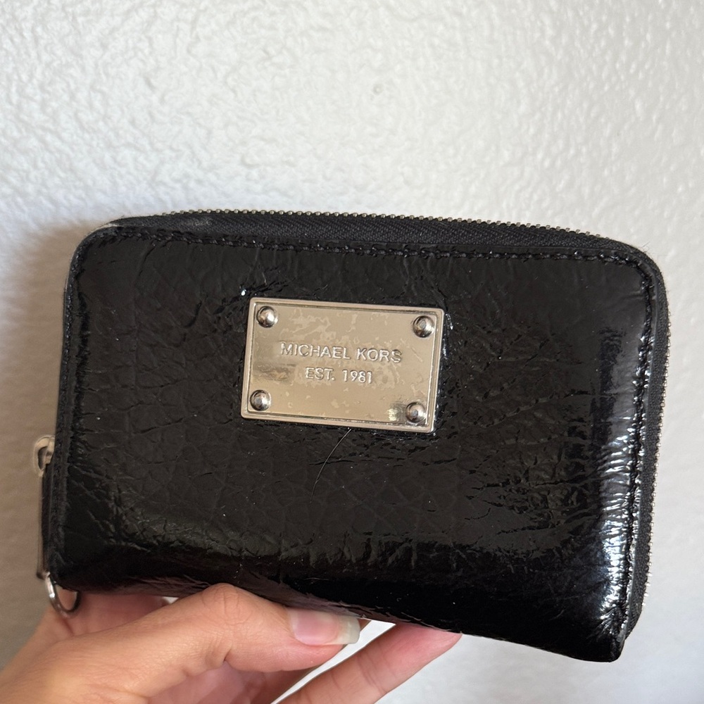 Michael Kors Shiny Black Zip Wallet USED